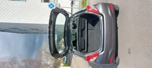 Verkaufe zuverlässige Toyota yaris mit wenigen Kilometer! Bild 9