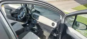 Verkaufe zuverlässige Toyota yaris mit wenigen Kilometer! Bild 6