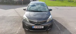 Verkaufe zuverlässige Toyota yaris mit wenigen Kilometer! Bild 7