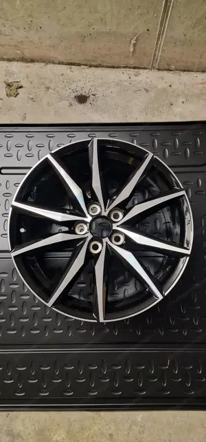 NEUE Toyota Corolla Touring Sport GR Original felgen 8Jx18" ET40 5X114.3 2STK