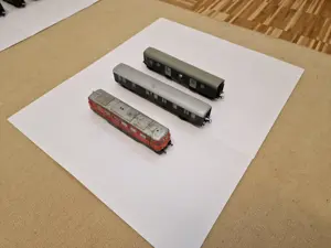 Kleinbahn Dieselelektrische Lokomotive + 2 Waggons Bild 2
