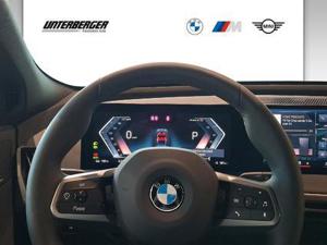 BMW iX xDrive 45 *0,99% Fixzins Leasing* M Sportpaket Pro // Anhängerkupplung // Adaptiver LED-Schei Bild 9
