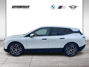 BMW iX xDrive40 Sportpaket // Anhängerkupplung // Head-Up // HK HiFi Bild 3