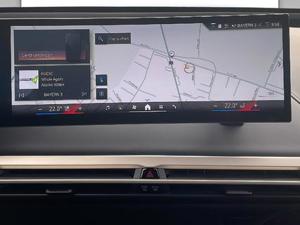 BMW iX xDrive40 Sportpaket // Anhängerkupplung // Head-Up // HK HiFi Bild 8