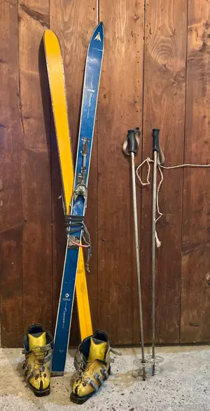 Retro Skiset, Ski, Schuhe, Stecken