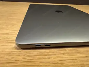 Macbook Pro mit Touchbar 15 Zoll Bild 4