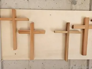 Moderne  schlichte Kreuze  Bild 4