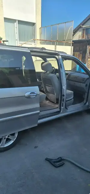 Zu verkaufen Kia Carnival Bild 2