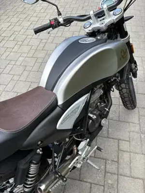 Rieju Century 125 Bild 3