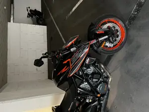 KTM Super Duke R top zustand kratzer und unfallfrei  Bild 4