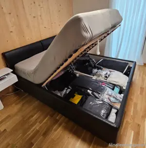 Schlafzimmer Bett, aus Leder  Sauber, komplett gereinigt.  2 Matratze dabei:  Bild 2