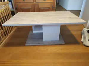 Weiß-grauer Couchtisch 