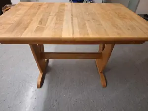 Tisch und Sitz-Bank (2 Stück) mit Truhe aus Massiv-Holz,  Bild 4