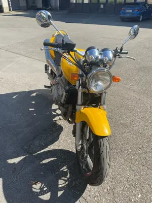 Motorrad Honda Hornet 2000 Unfallfrei, Topzustand Bild 2