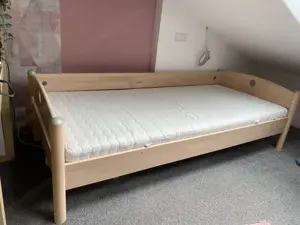Jugend Bett ink. Lattenrost - super Qualität, plus Matratze dazu