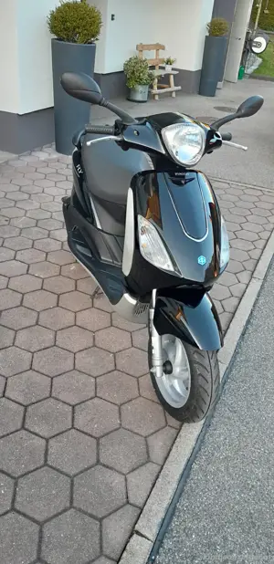 Piaggio FLY 50ccm 2T Moped Bild 3