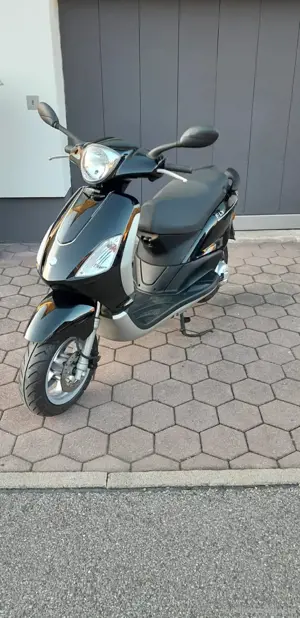 Piaggio FLY 50ccm 2T Moped Bild 2