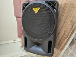 Studio Box Behringer 200 watt Bild 4