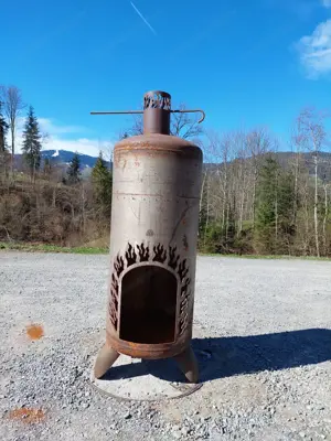 Handgefertigter Holzofen zum Grillen, Backen und Räuchern