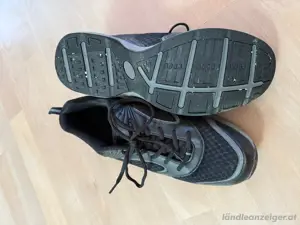 schwarzer Turnschuh Gr 46 - neuwertig Bild 3
