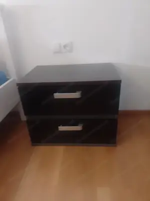 Nachtkästchen abzugeben