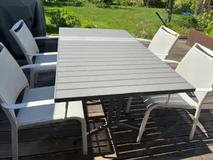 Gartentisch + 4 Stühle