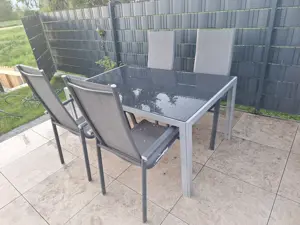 Gartentisch + 4 Stühle