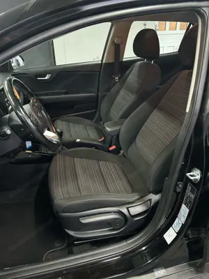 Kia Stonic 1.4 MPI ISG Silber Bild 10