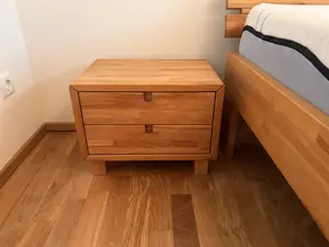 Doppelbett Massivholz mit zwei Nachtkästchen Bild 2