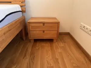 Doppelbett Massivholz mit zwei Nachtkästchen Bild 3