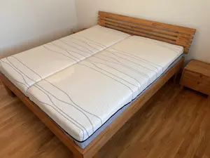 Doppelbett Massivholz mit zwei Nachtkästchen Bild 4