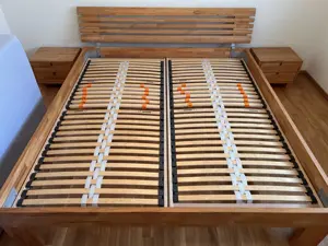 Doppelbett Massivholz mit zwei Nachtkästchen Bild 5
