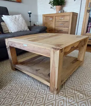 Wunderschöner Couchtisch aus Sheesham Holz