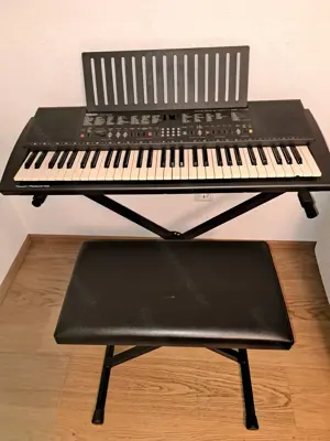 Keyboard inkl. Ständer und Sitz günstig abzugeben