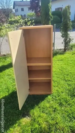 Schrank mit leichten Gebrauchsspuren