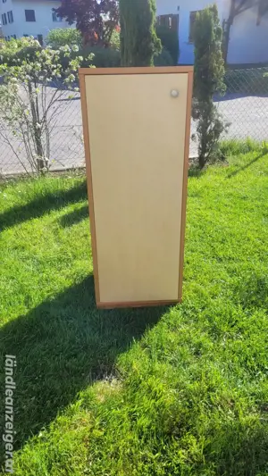 Schrank mit leichten Gebrauchsspuren Bild 2