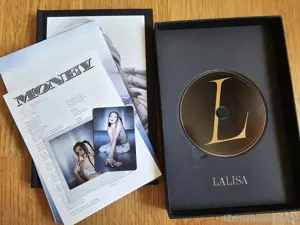 Lalisa album (kpop) Bild 2