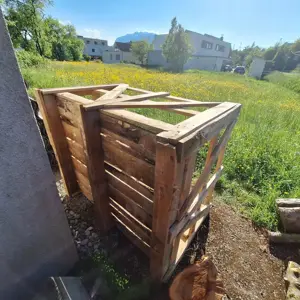 Holzpalette mit Seitenwänden 