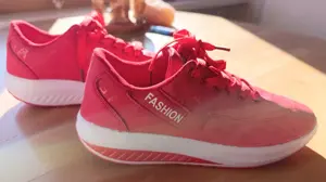 Damen Sneackers mit Keilabsatz GANZ NEU Gr. 39 (38 2 3). Bild 2