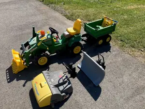 John Deere Trettraktor mit Zubehör