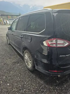 Beschädigtes Ford Galaxy 2016 Kombi 209PS