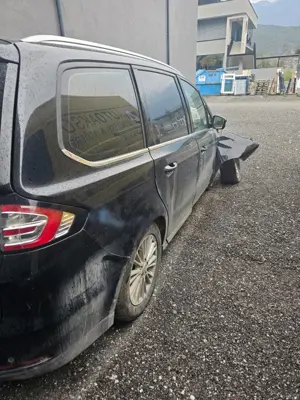 Beschädigtes Ford Galaxy 2016 Kombi 209PS Bild 3
