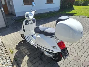 Vespa GTS 300 Yacht Club Bild 4