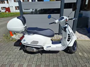 Vespa GTS 300 Yacht Club Bild 5