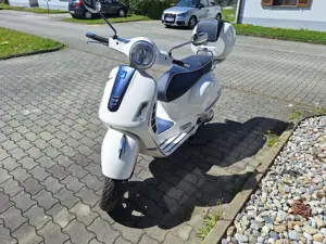 Vespa GTS 300 Yacht Club Bild 6