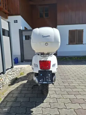 Vespa GTS 300 Yacht Club Bild 2