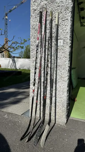 4 Stück gebrauchte Eishockeyschläger (2 x left, 2 x right) Bild 3