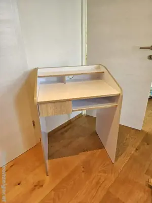 Schreibtisch