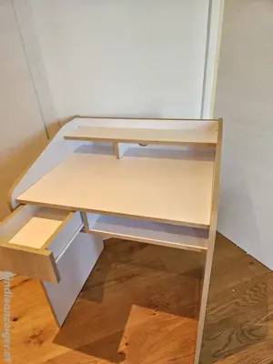 Schreibtisch 
