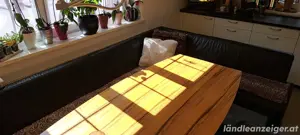 Esszimmertisch mit schwebender Tischplatte Bild 4